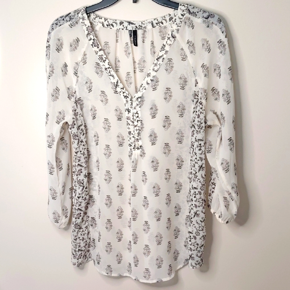 Maurices White and Black Patterned Blouse